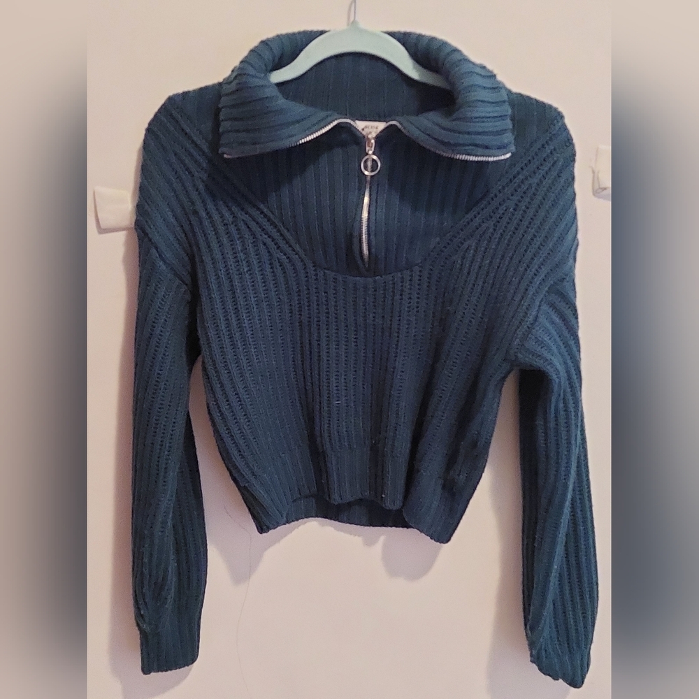 Green turtle neck sweater